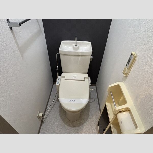 トイレ (トイレ)