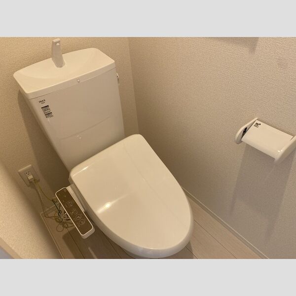 トイレ (トイレ)