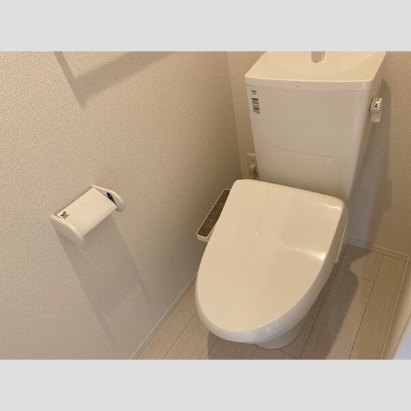 トイレ (トイレ)