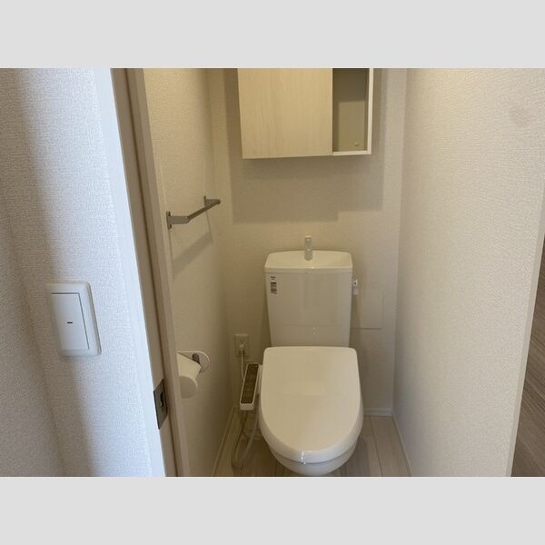 トイレ (トイレ)