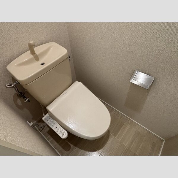 トイレ (トイレ)