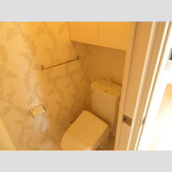 トイレ (トイレ)