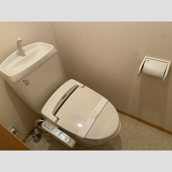 トイレ (トイレ)