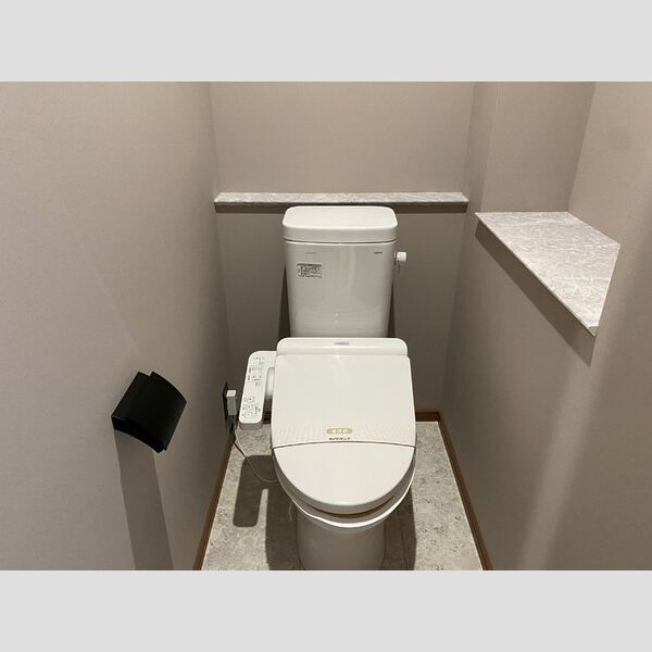 トイレ (トイレ)