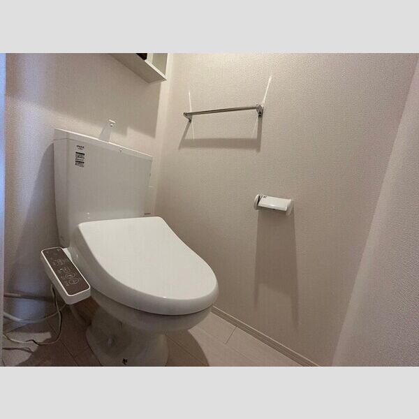 トイレ (トイレ)