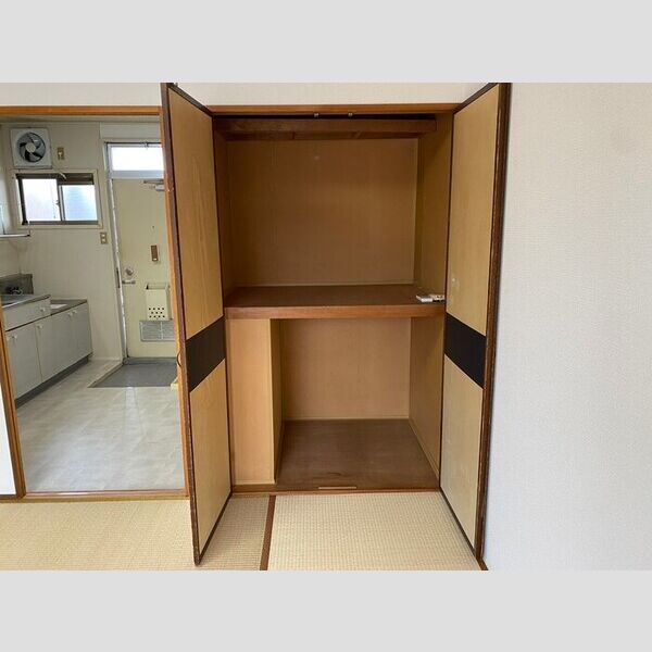 収納 (押入)