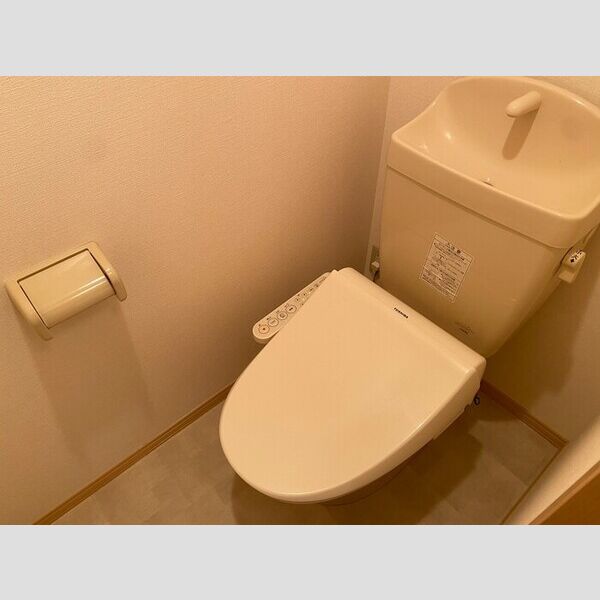 トイレ (トイレ)