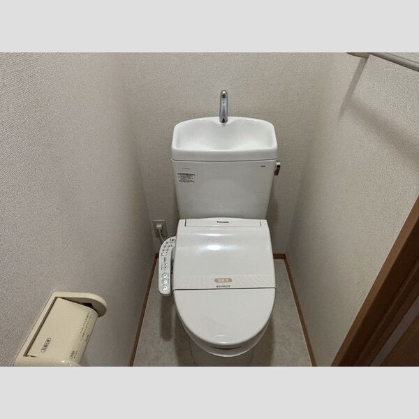 トイレ (トイレ)