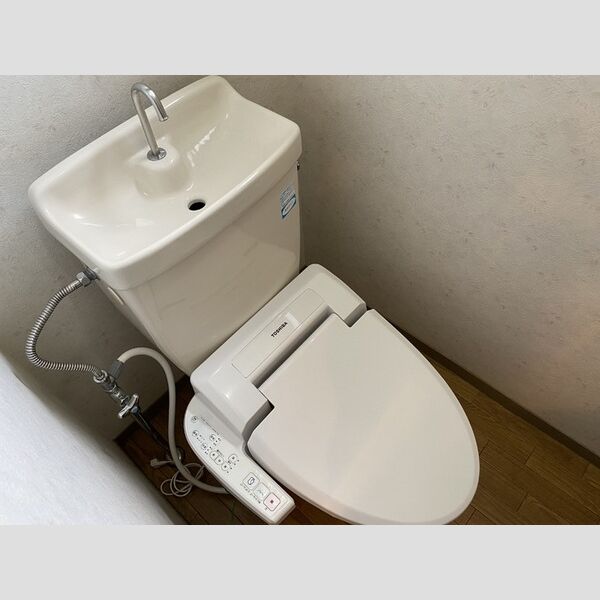 トイレ (トイレ)