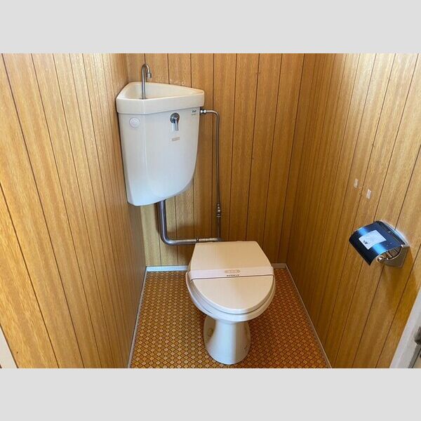 トイレ (トイレ)