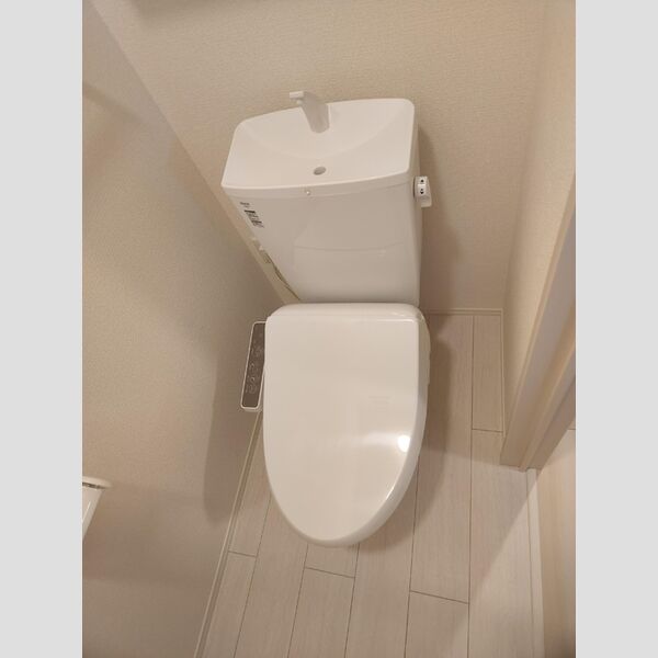 トイレ (トイレ)