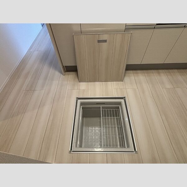 その他 (床下収納)