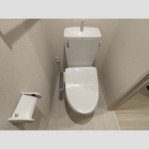 トイレ (トイレ)