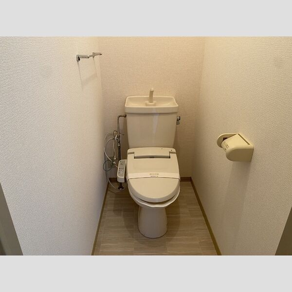 トイレ (トイレ)