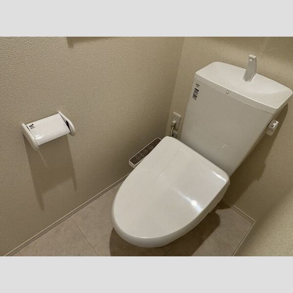 トイレ (トイレ)