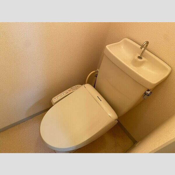 トイレ (トイレ)