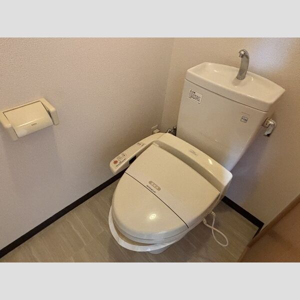 トイレ (トイレ)