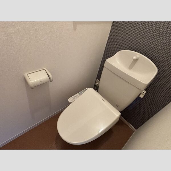 トイレ (トイレ)