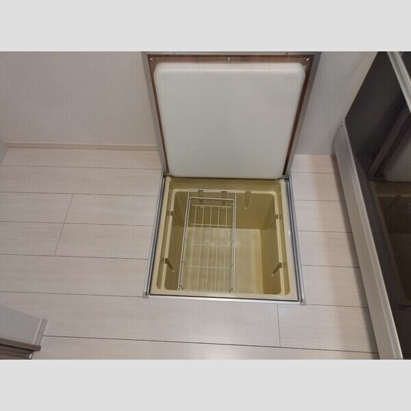 その他 (床下収納)