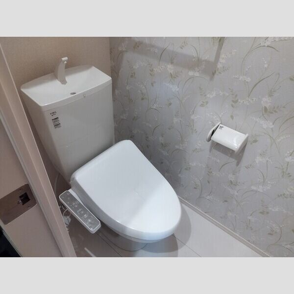 トイレ (トイレ)