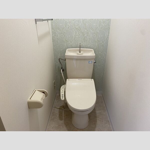 トイレ (トイレ)