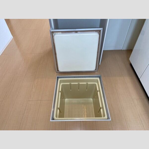 その他 (床下収納)
