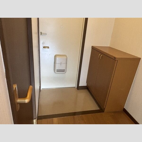 玄関 (玄関)