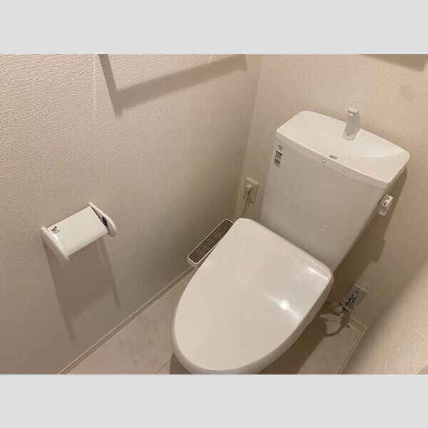 トイレ (トイレ)