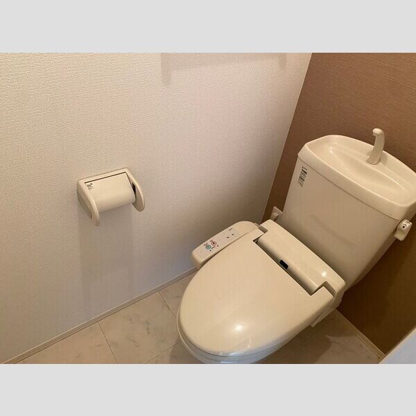 トイレ (トイレ)