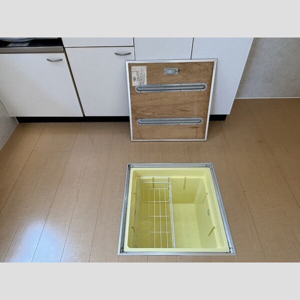 その他 (床下収納)