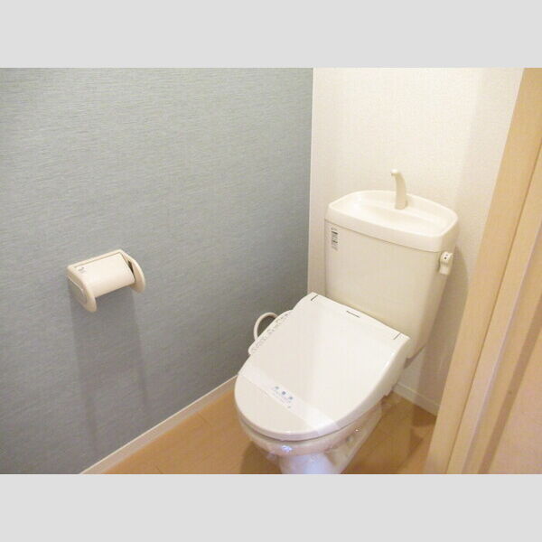 トイレ (トイレ)