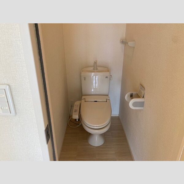 トイレ (トイレ)