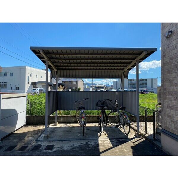 その他 (駐輪場)