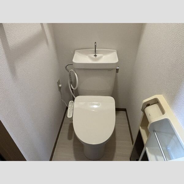 トイレ (トイレ)