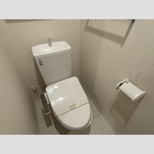 トイレ (トイレ)