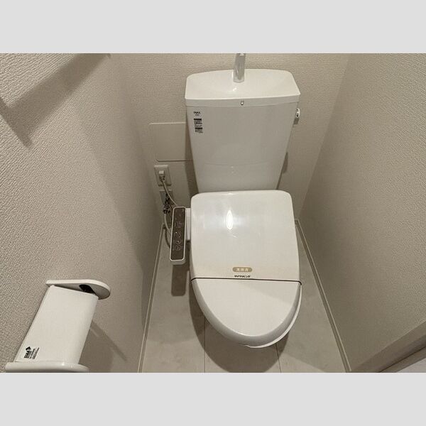 トイレ (トイレ)