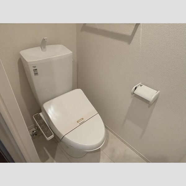 トイレ (トイレ)