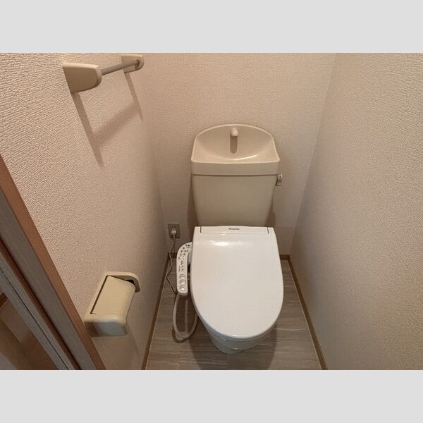 トイレ (トイレ)