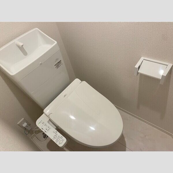 トイレ (トイレ)