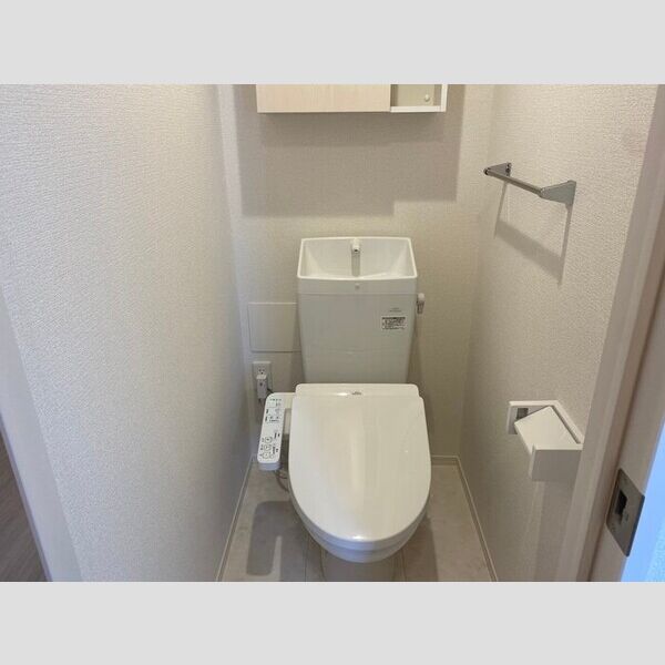 トイレ (トイレ)