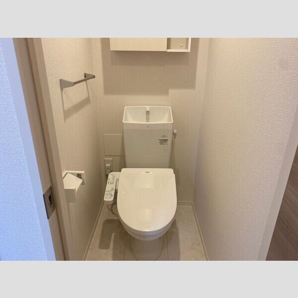 トイレ (トイレ)