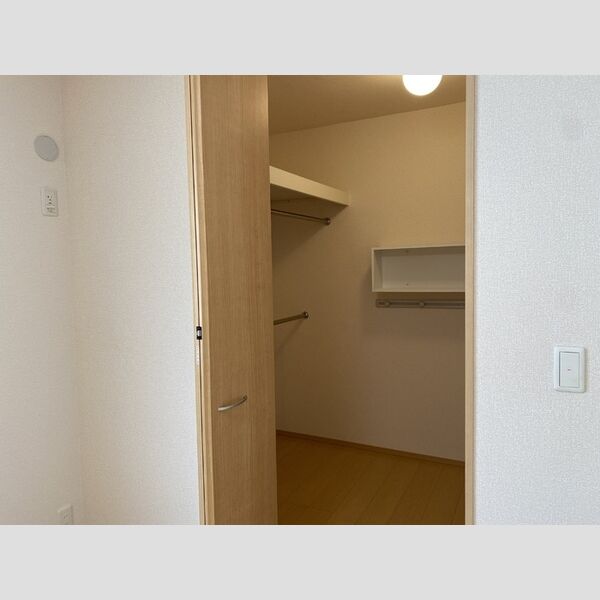 収納 (ウオークインクローゼット)