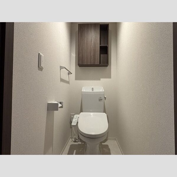 トイレ (トイレ)