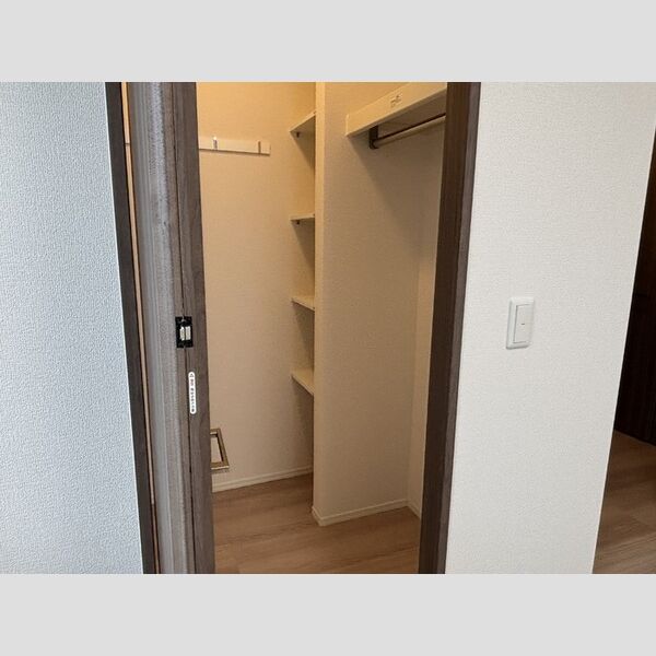 収納 (ウオークインクローゼット)