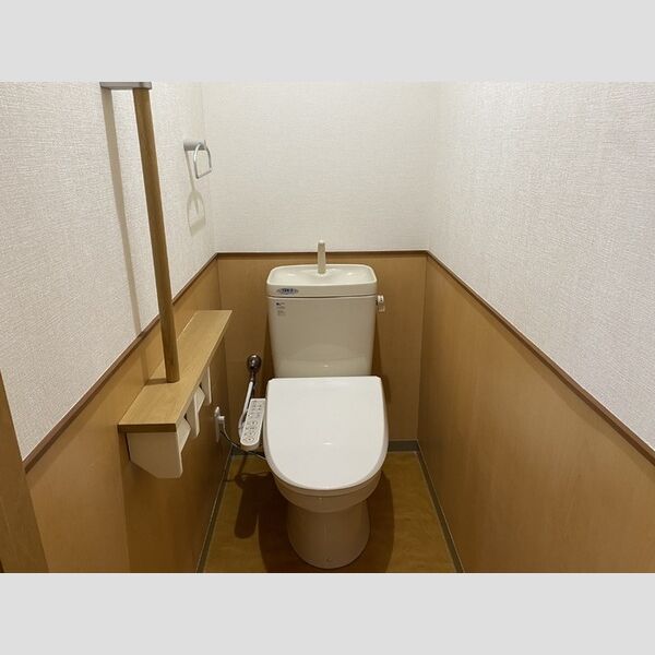トイレ (トイレ)