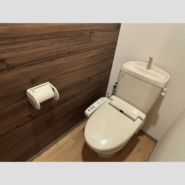 トイレ (トイレ)