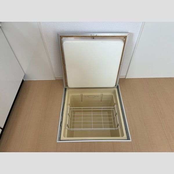 その他 (床下収納)