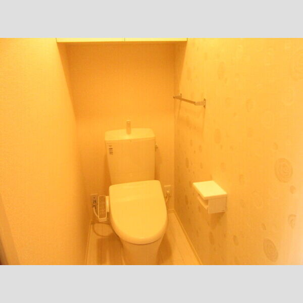 トイレ (トイレ)