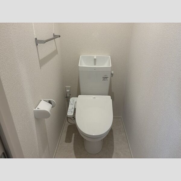 トイレ (トイレ)