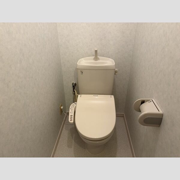 トイレ (トイレ)